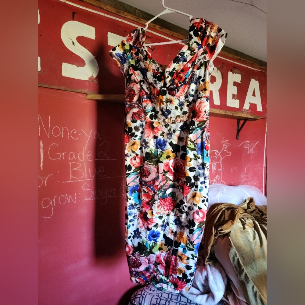 Unique Vintage size XL floral print pencil dress